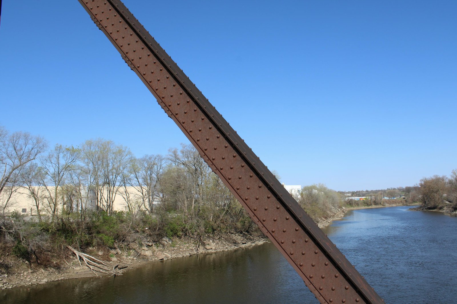 Endpost, south span